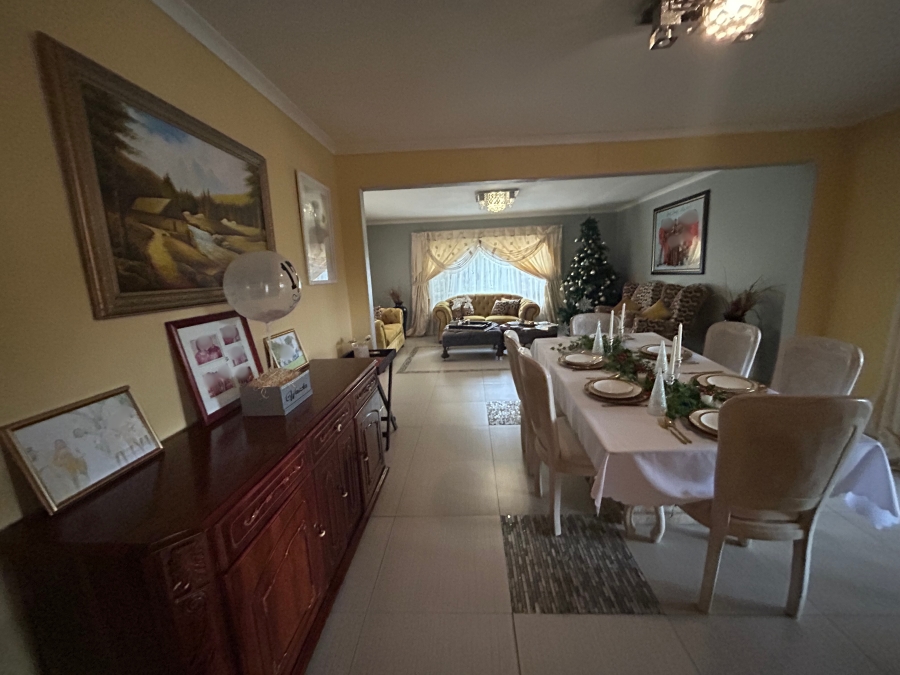 5 Bedroom Property for Sale in Beacon Bay Eastern Cape